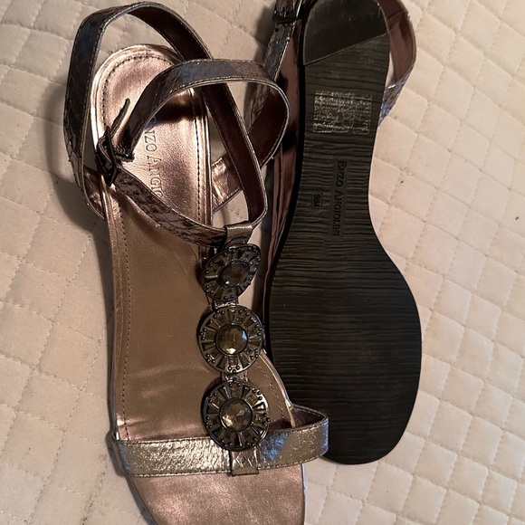 Enzo Angiolino platinum metallic snakeskin pattern sandals size 9.5 - Picture 2 of 8